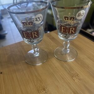 2 Rare Wine Glass Tankard  Queen Silver Jubilee 1977, [red/white] (sh3)